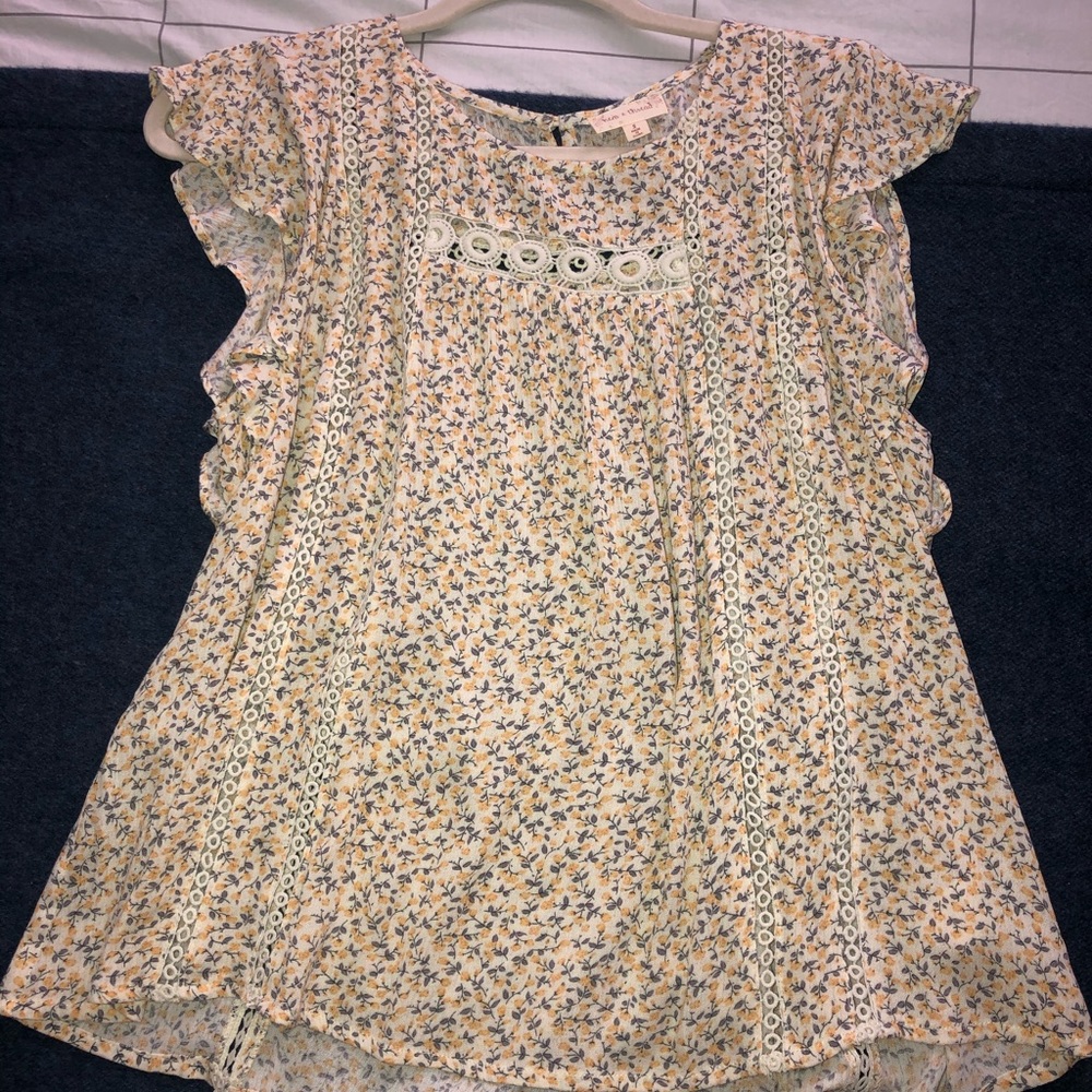 Size small floral top!